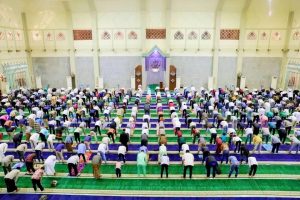Haru & Menggetarkan, Beginilah Nuansa Salat Tarawih Perdana di Masjid Agung Batam