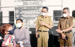 Teruskan Arahan HMR, Amsakar & Jefridin Sapa 6.000 Peserta Vaksinasi di 16 Tempat