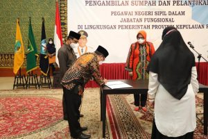 Lantik Pejabat Fungsional, Wagub Marlin Pesan Agar jadi Ujung Tombak Pelayanan