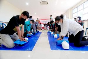 Mobilitas Tinggi, PMI Latih Jurnalis Batam Beri Pertolongan Pertama Korban Kecelakaan