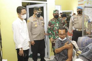 Vaksinasi Polda Kepri Jangkau Pulau-pulau: Beri Dukungan, Amsakar Terjun ke Pulau Karas