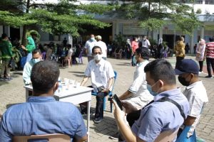 Sadar Manfaat, Warga Selinsing di Batam Vaksinasi Mandiri, Amsakar pun Beri Apresiasi