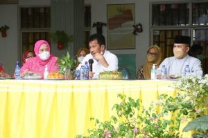 Diskresi, HMR & Marlin Terima Calon Siswa yang Tak Tertampung di SMPN 30 Batam