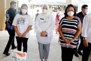 Ingin Masyarakat Segera Terbantu, Wagub Marlin Bagikan Sendiri Beras PPKM