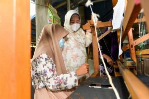 Rintisan Marlin Berhasil, Banyak Anak Muda Pulau Ngenang Tertarik Jadi Perajin Tenun&nbsp;