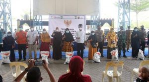 HMR dan Marlin Salurkan Bantuan 7,7 Ton Beras PPKM untuk 7.736 KPM di Sagulung