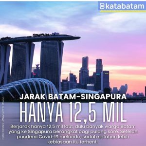 Singapura, Dekat di Mata, Jauh di…
