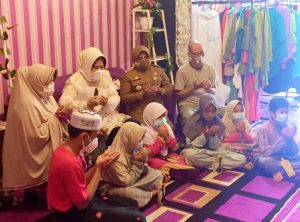 Wagub Marlin Berbagi Kebahagiaan sambil Minta Doa dari Anak Panti Asuhan