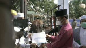 Usai Salat Iduladha di Rumah, HMR Serahkan Hewan Kurban di Masjid Agung