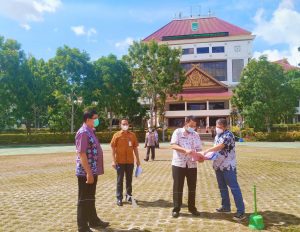 Cegah Penularan Covid-19, Pejabat Pemko Batam Rapat Sambil Berjemur