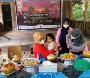 Marlin Hujani Aisyah Peluk & Cium, Bayi yang Dulu Dibuang itu Kini Montok dan Cantik