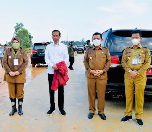 Kerja Lapangan di Batam, Presiden Jokowi Pilih Pakai Sneaker daripada Sepatu Kulit