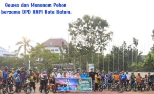 Gowes Sambil Tanam Pohon, Cara Jefridin & KNPI Batam Usir Covid-19 & Percantik Kota