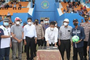 𝗟𝗲𝗻𝘀𝗮 𝗣𝗲𝗿𝗶𝘀𝘁𝗶𝘄𝗮: Melihat Lagi Momen HMR Resmikan Stadion Hang Lekir, Belakangpadang