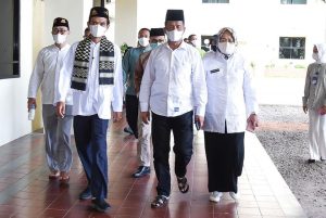 𝗚𝗮𝗹𝗲𝗿𝗶 𝗙𝗼𝘁𝗼: Wagub Marlin Sambut Ustaz Abdul Somad Tabligh Akbar di BP Batam