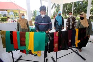 GALERI FOTO: Saat HMR Kunjungi Ngenang: Buka Musrenbang hingga Coba Alat Tenun