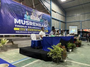 Meski Malam, Animo Warga Bukit Tempayan Tak Surut untuk Jumpa HMR di Musrenbang