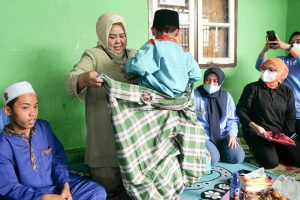 GALERI FOTO: Kala Anak Dua Panti Asuhan Sambut Wagub Marlin Bagai Ibu Sendiri