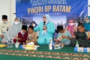 GALERI FOTO: Marlin Kembali Berbagi dengan Penyapu Jalan & Anak Panti Asuhan