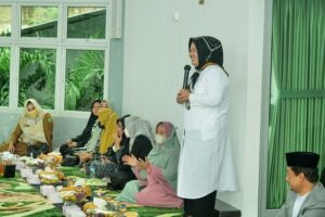 GALERI FOTO: Marlin Buka Pembinaan Akhlak Mulia di Masjid At Tajid, Tiban Koperasi