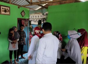 Dari Pintu ke Pintu, Tak Kenal Lelah & Waktu Marlin “Gerebek Stunting” di Kepri