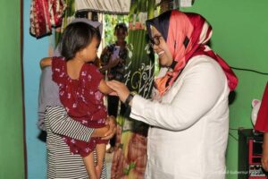 GALERI FOTO: Gerak Wagub Marlin Kunjungi Rumah Keluarga Stunting
