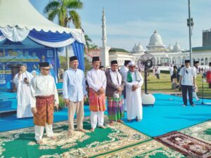 GALERI FOTO: HMR & Marlin Salat Iduladha Bersama Ribuan Warga di Dataran Engku Putri