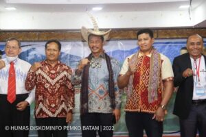 Kenakan Topi Ti’i Langga Khas Rote, HMR Buka Mubes & Satukan Warga Batam Asal NTT