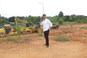 HMR Tinjau Perbaikan Jalan Mangkrak di Kabil, Warga Selamat, Investasi pun Terjaga