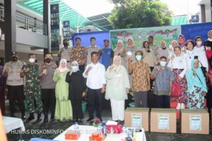 KINERJA MARLIN: Bersama HMR Bagikan Bantuan Bahan Pokok untuk Lansia Lubukbaja