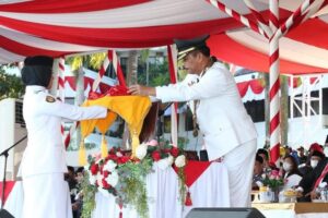 Pimpin Upacara HUT Ke-77 RI, HMR Ajak Tingkatkan Etos Kerja agar Maju Lebih Cepat
