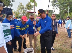 Untuk Anak Cucu Batam, HMR & Marlin Tanam Jati Emas Bareng Forkopimda & Warga