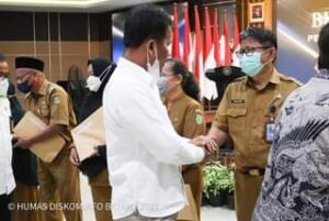 Lepas Purna Tugas 16 ASN, HMR: Pensiun hanya Status, Pengabdian Sepanjang Hayat
