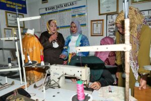 KINERJA MARLIN: Support Pemberdayaan Perempuan via Pelatihan Menjahit di LKP Baiti