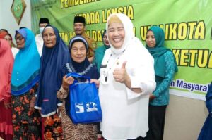 KINERJA MARLIN: Sambung Tali Rahim, Berbagi Bersama Para Lansia di Bulang