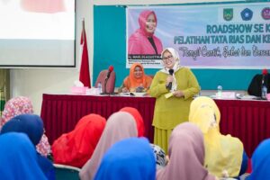 KINERJA MARLIN: Muliakan Perempuan, Buka Roadshow Pelatihan Tata Rias Se-Kota Batam