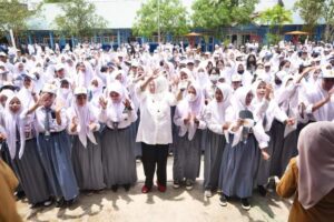 Gemuruh Teriakan Cinta Ribuan Pelajar SMAN 5 Batam Sambut Marlin