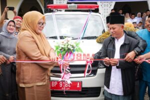 WARTA FOTO: Wagub Marlin Syukuran Penyerahan Mobil Ambulans di Batuaji