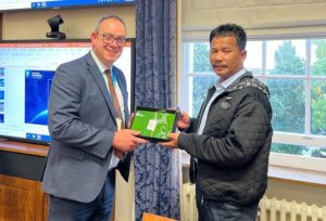 Batik Batam, Cendera Mata HMR untuk Petinggi University of Nottingham Inggris