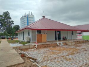 WARTA FOTO: Salat Berjamaah di Masjid Sementara Area Masjid Agung Batam