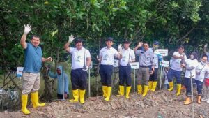 Tanam Mangrove, Yusfa Buktikan Batam Kota Modern yang Memperhatikan Lingkungan