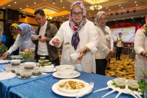 WARTA FOTO: Keseruan Wagub Marlin saat Buka Pelatihan Tata Boga di Karimun