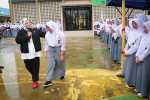 Pesan Wagub Marlin ke Pelajar SMAN 1 Lingga: Jangan Habis Manis Sepah Dibuang