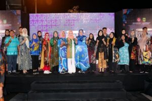 WARTA FOTO: Wagub Marlin Roadshow Batam Batik Fashion Week 2022 di Lingga