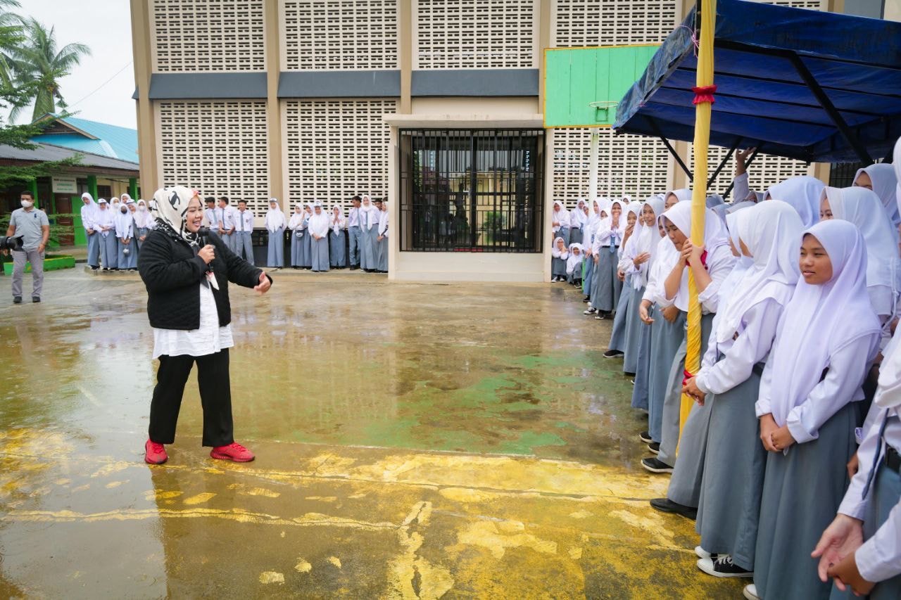 WAGUB Marlin memberi sambutan dan motivasi saat berkunjung ke SMA Negeri 1 Dabo Singkep, Kabupaten Lingga, Selasa (1/11/2022) pagi.