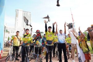Bawa Pesan HMR, Jefridin Bakar Bawa Pesan HMR, Jefridin Bakar Semangat Peserta Gowes Dahon Classic Tiga Negara