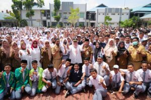WARTA FOTO: Chemistry Marlin & Ribuan Pelajar SMAN 8 Batam: Seiring, Sehati & Sejiwa
