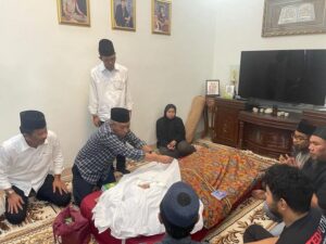 HMR Tiba di Rumah Duka, Melayat Istri Asisten II Pemko Batam