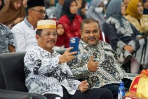 Saat HMR & Aunur Rafiq Berswafoto, So Sweet…