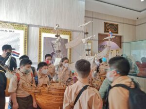 WARTA FOTO: Merekam Ragam Aktivitas Pengunjung di Museum Raja Ali Haji Batam